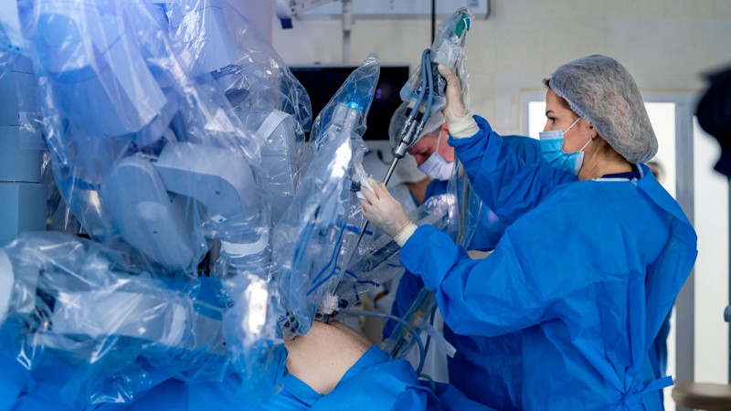 Робот Да Винчи при лечении рака кишечника в Израиле